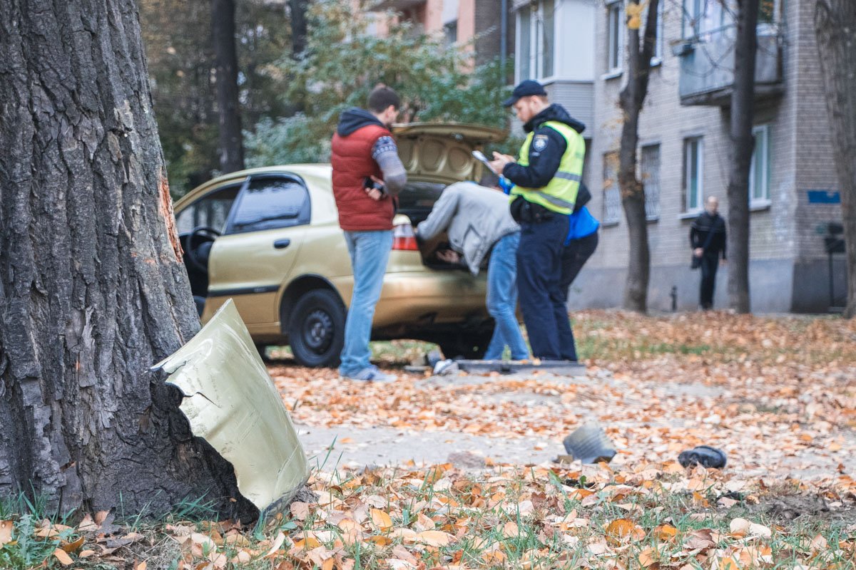 На перекрестке водитель влетел в Mercedec, который в свою очередь въехал в Hyundai На перекрестке водитель влетел в Mercedec, который в свою очередь въехал в Hyundai