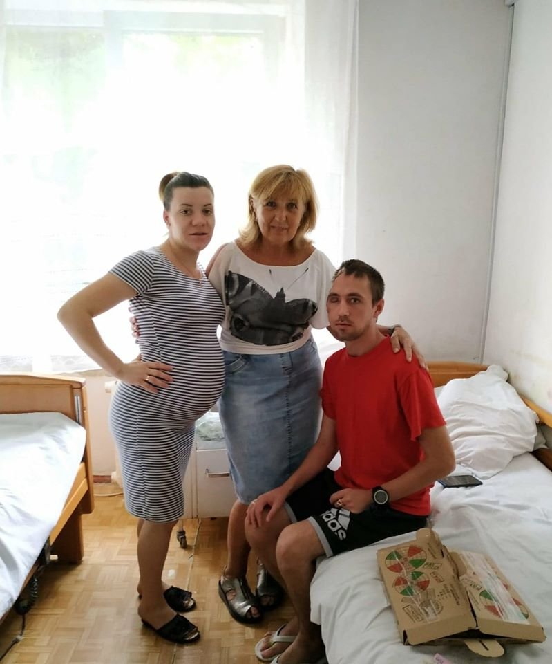 У бойца и его возлюбленной, которые поженились в больнице Мечникова, родился сын У бойца и его возлюбленной, которые поженились в больнице Мечникова, родился сын