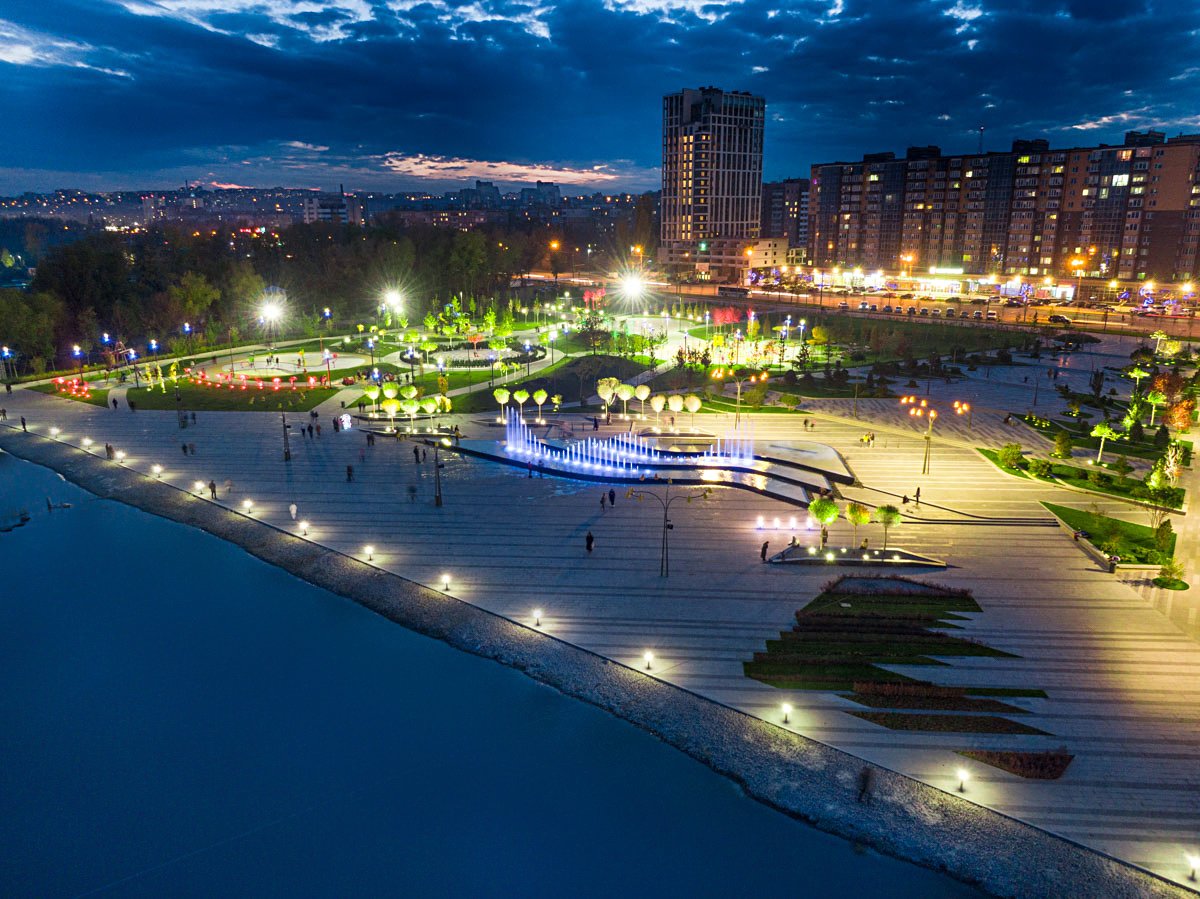 Город расколется на мириады зеркал,