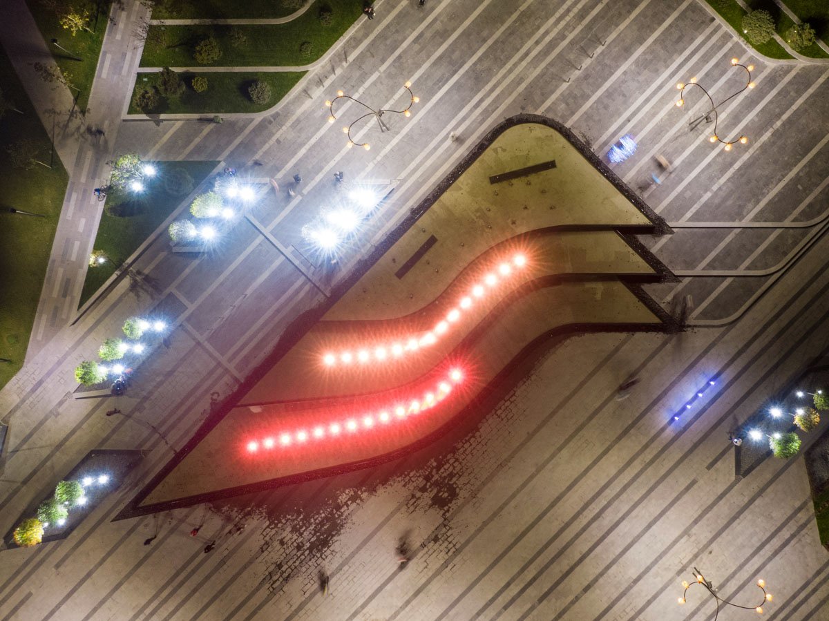 Тянет в болотную топь заколдованных мест.