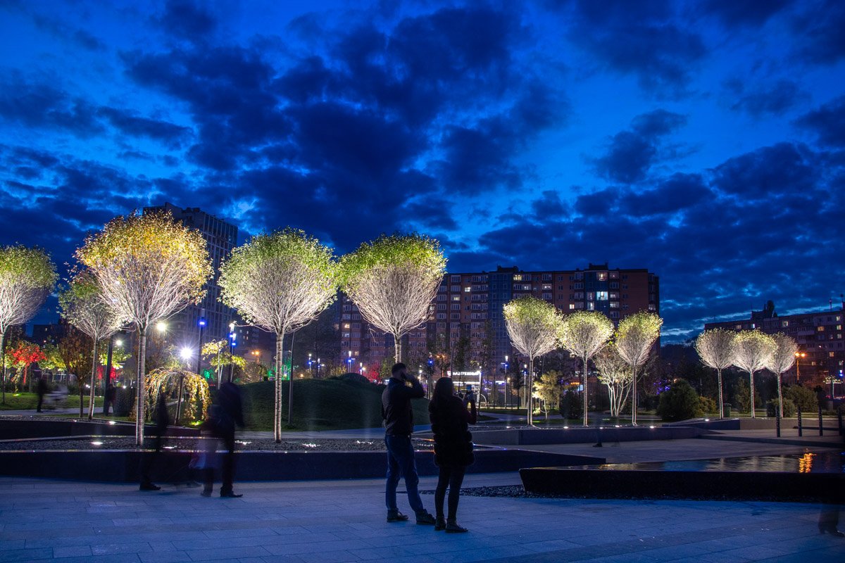 Наши тела бы могли отыскать по следам, Если бы мы не забыли оставить следы.