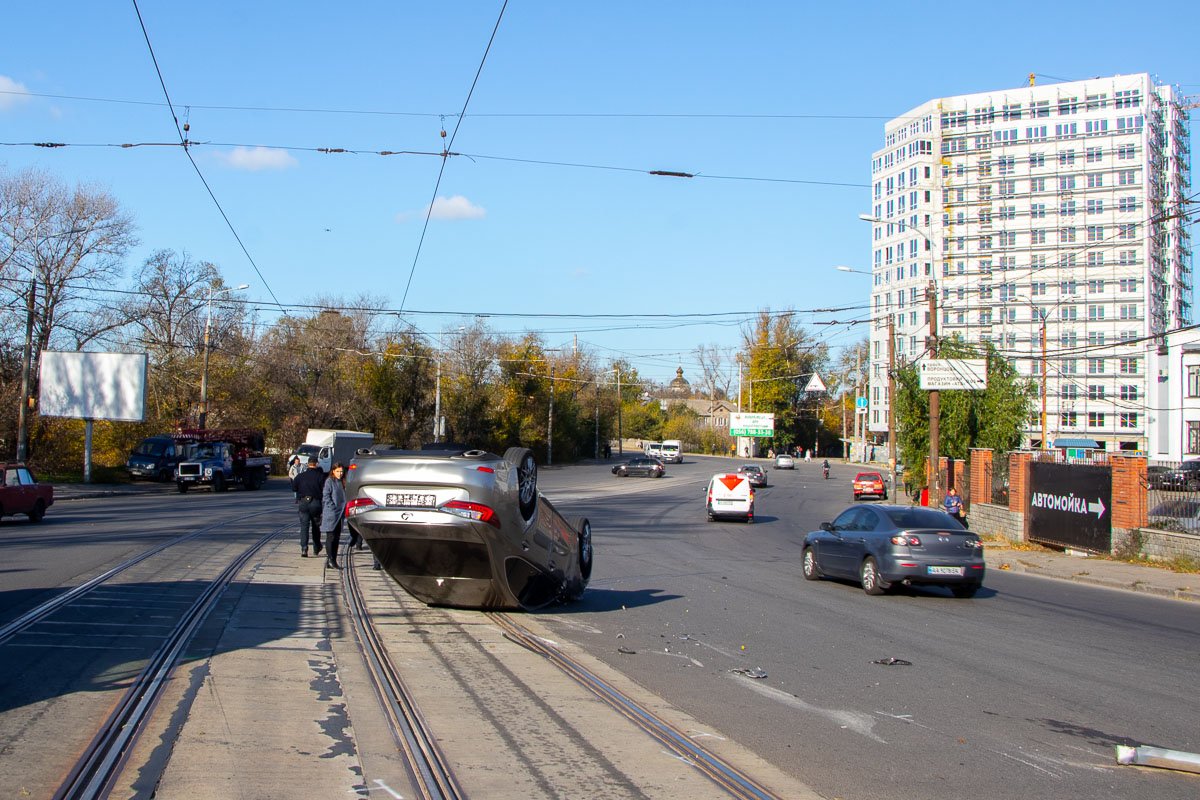 Водитель второго авто сбежал с места происшествия