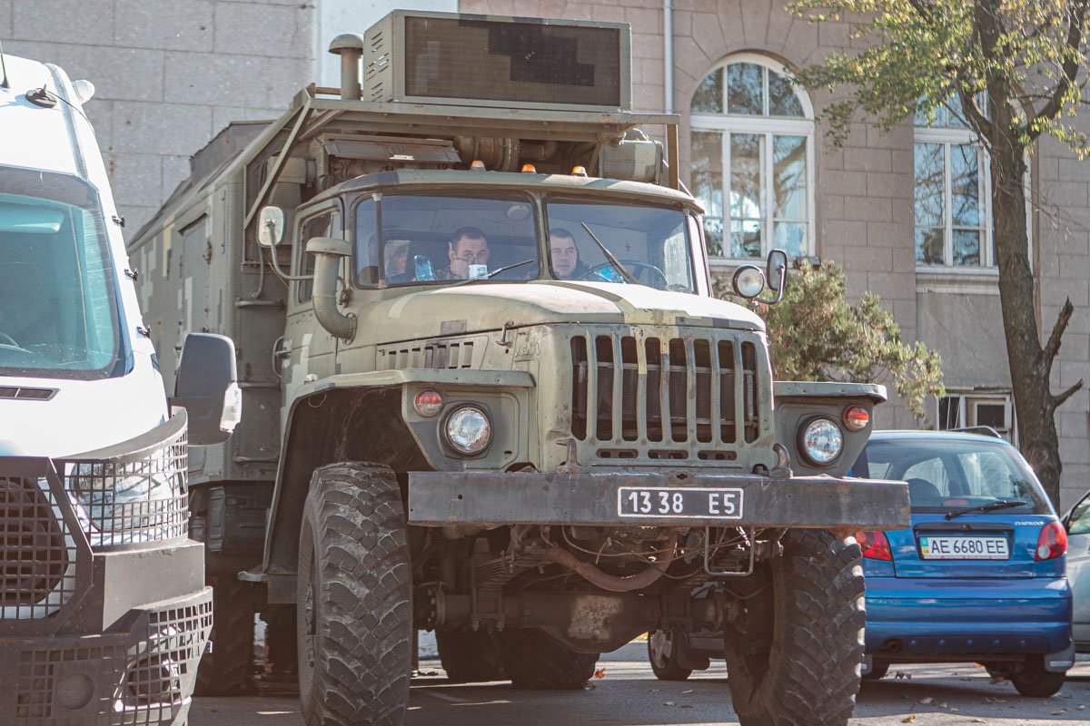 Будет все: и вооруженные боевики, и спецтехника, и десятки сотрудников полиции... Будет все: и вооруженные боевики, и спецтехника, и десятки сотрудников полиции...