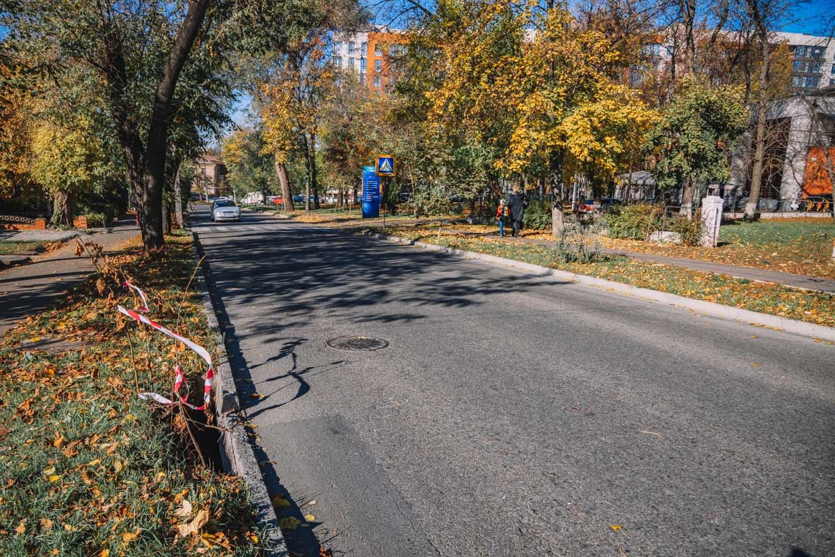Яма образовалась на улице Гусенко Яма образовалась на улице Гусенко