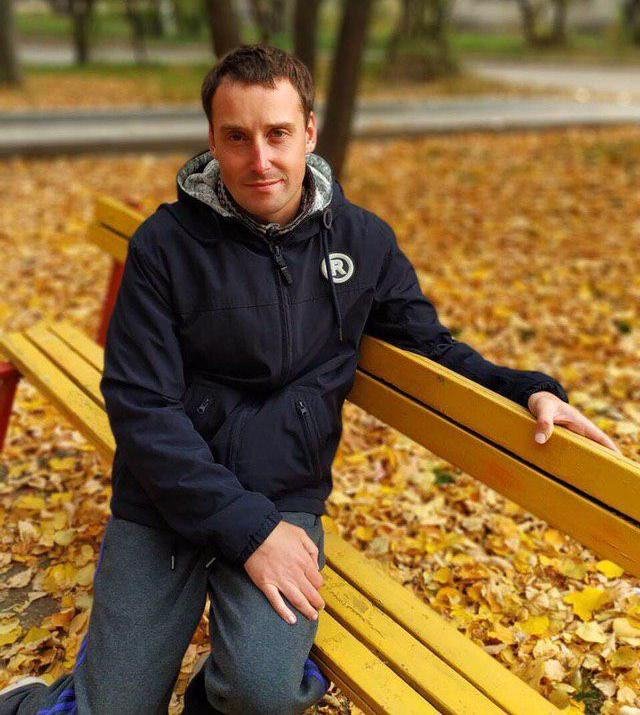 Мужчина был одет так, как на фото Мужчина был одет так, как на фото