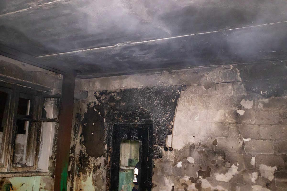 На борьбу с огнем направили четверых спасателей 5-й пожарно-спасательной части