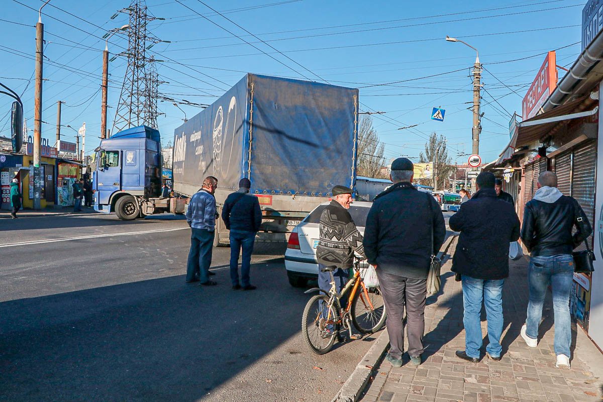 Не обошлось без ДТП: Volkswagen столкнулся с тяжеловесом Не обошлось без ДТП: Volkswagen столкнулся с тяжеловесом