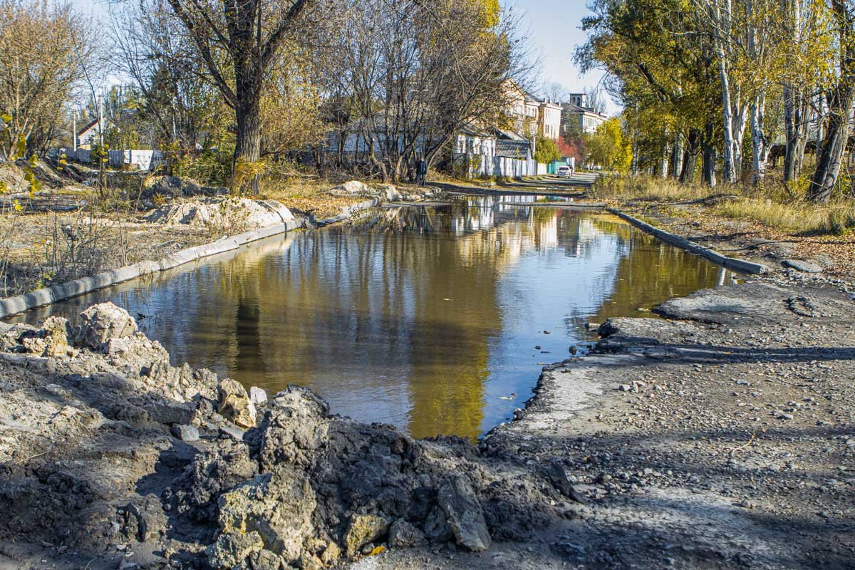 Проехать со стороны улицы Универсальной невозможно
