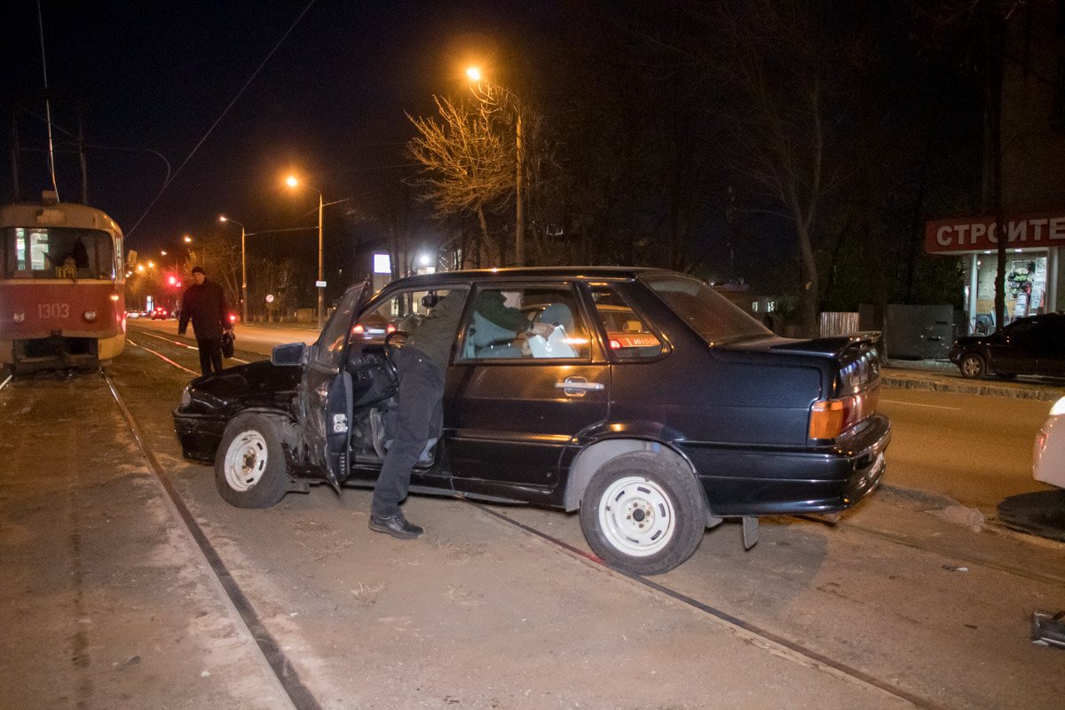 Предварительно, Lada выехала на проспект со стороны улицы Сечевых Стрельцов Предварительно, Lada выехала на проспект со стороны улицы Сечевых Стрельцов