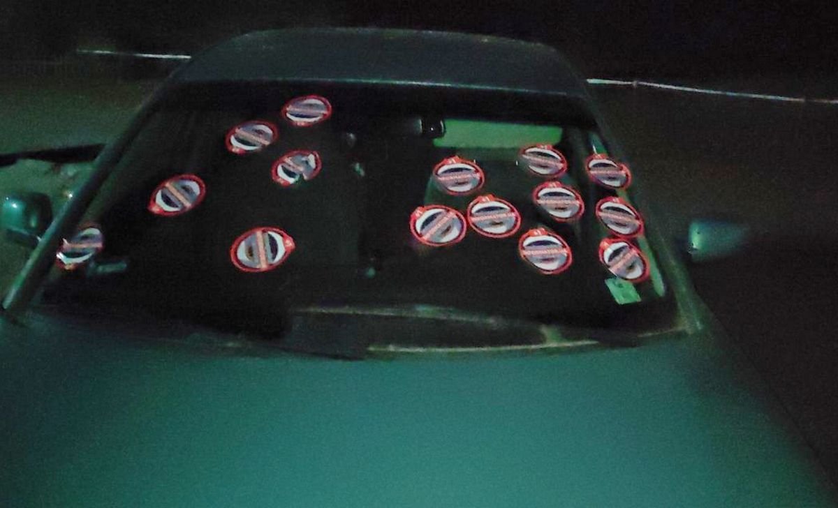 ИА "Информатор" не имеет к этим наклейкам никакого отношения ИА "Информатор" не имеет к этим наклейкам никакого отношения