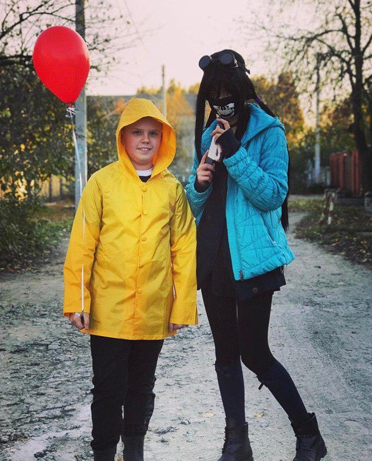 Тот момент, когда переодеваются в странные наряды, а стыдно тебе