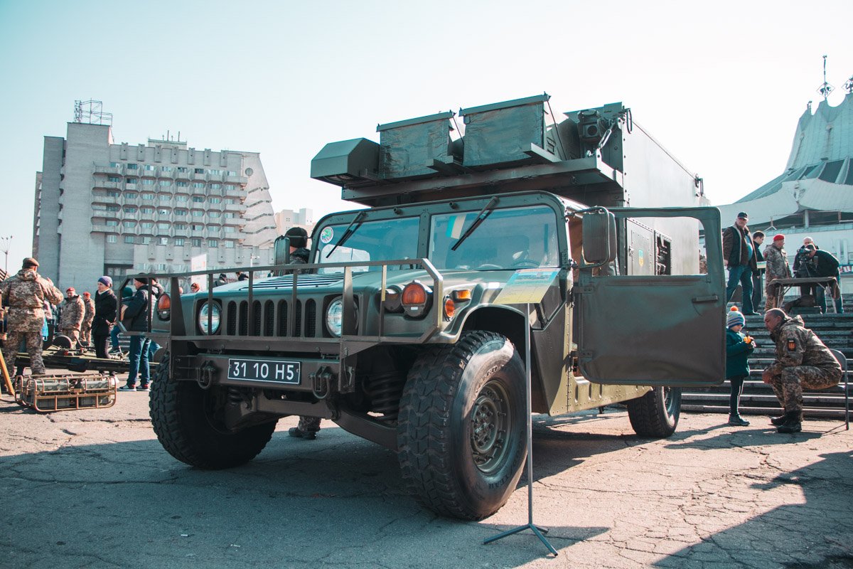 Хотите посидеть в крутом Hummer?