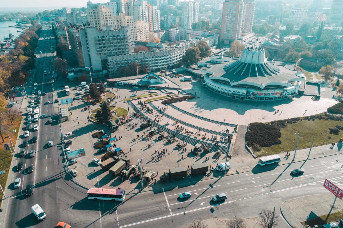 Никто не проходит мимо