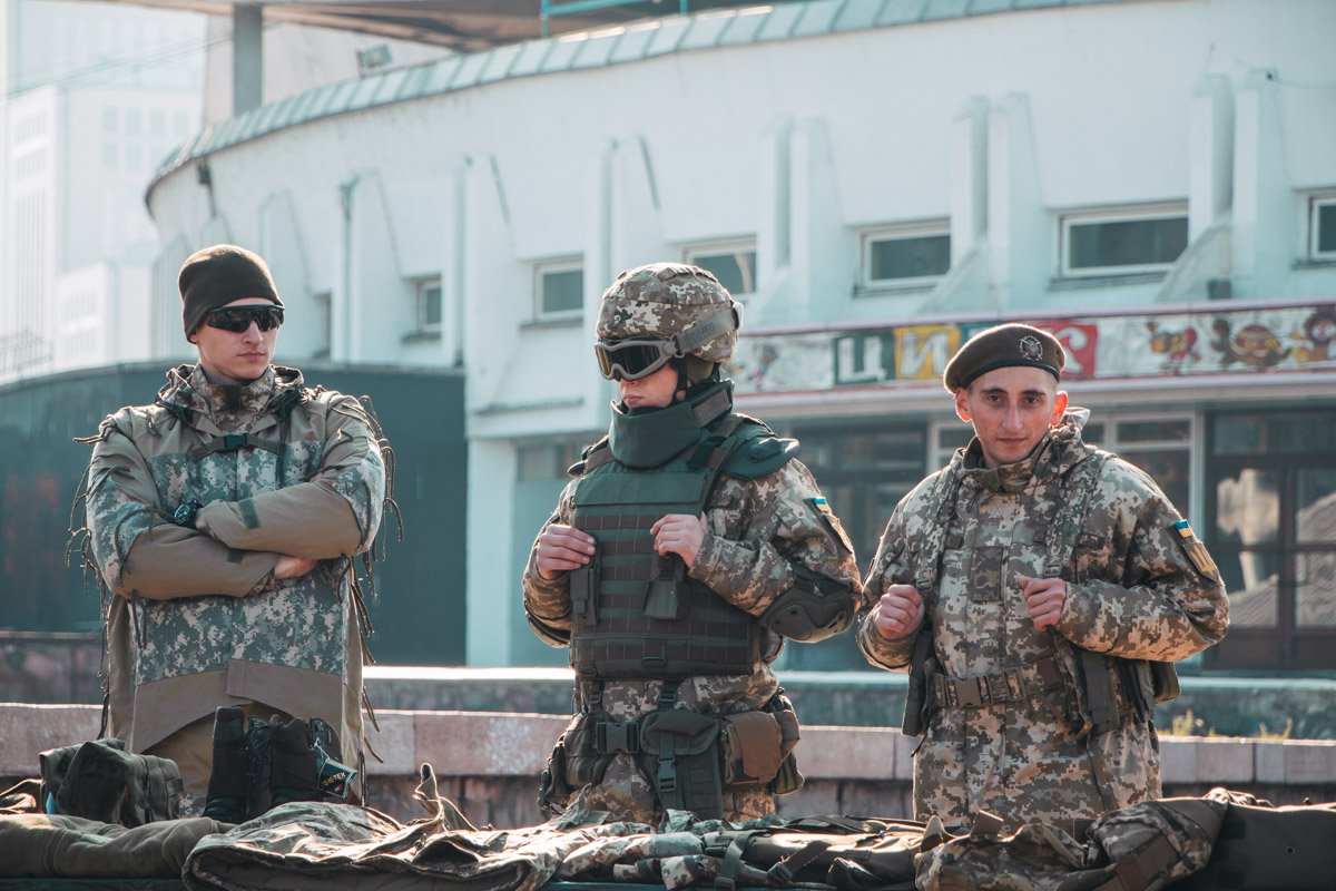 Девочки, спокойно, держите себя в руках и приходите знакомиться с этими ребятами