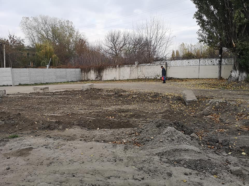 Кое-что успели закопать