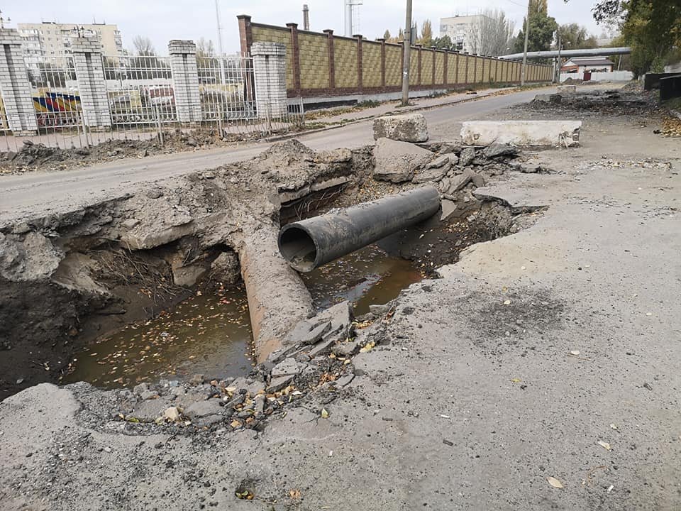 Ямы возле стадиона