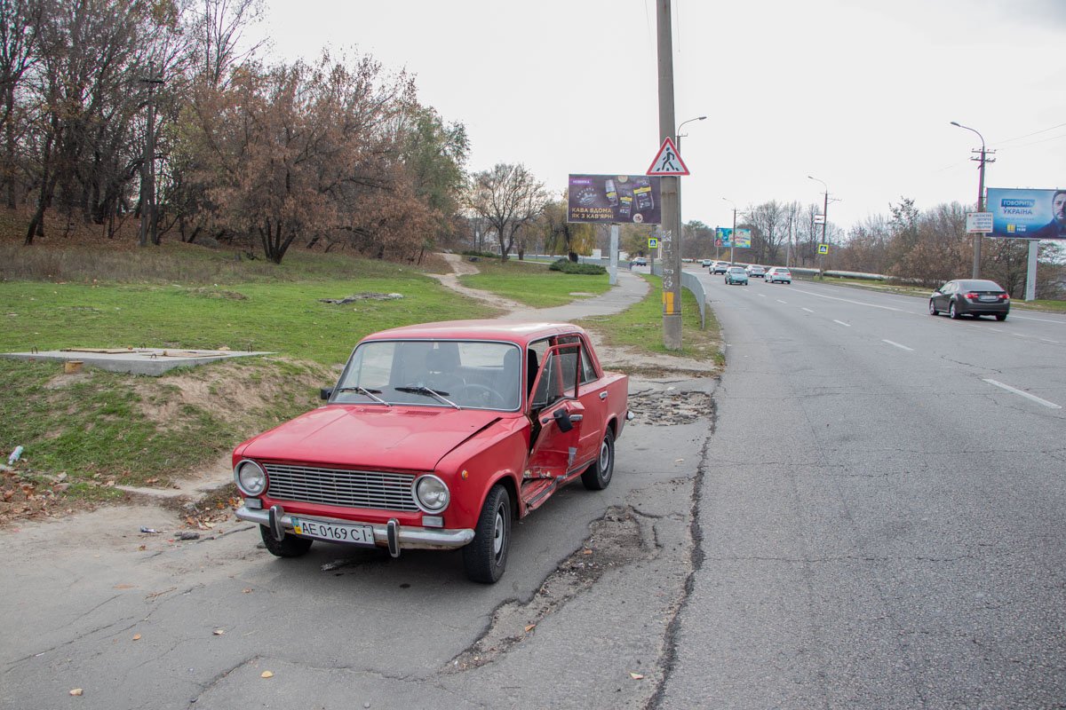 В Днепре на улице Космической столкнулись ВАЗ и Daewoo 2