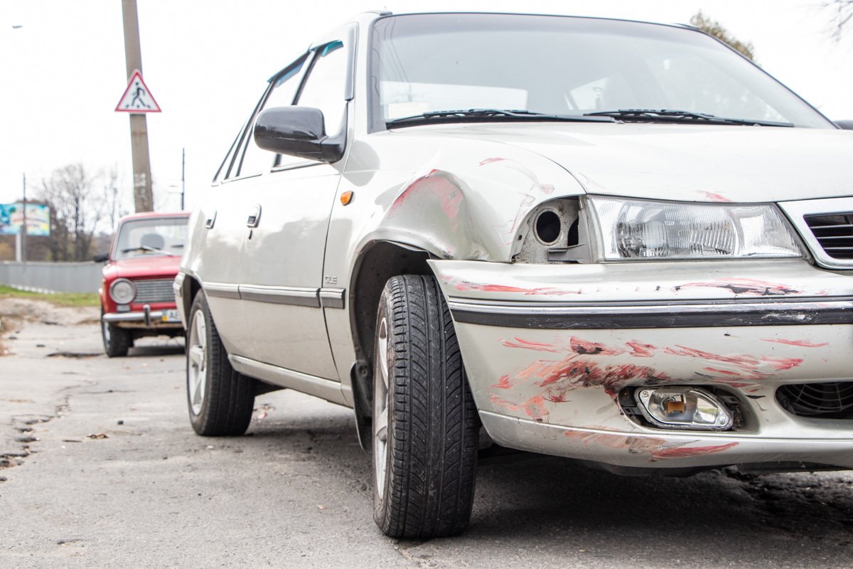 В Днепре на улице Космической столкнулись ВАЗ и Daewoo 3