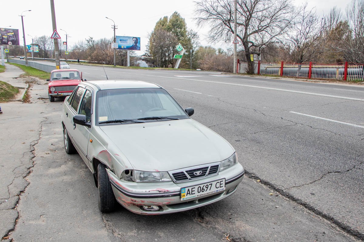 В Днепре на улице Космической столкнулись ВАЗ и Daewoo 4