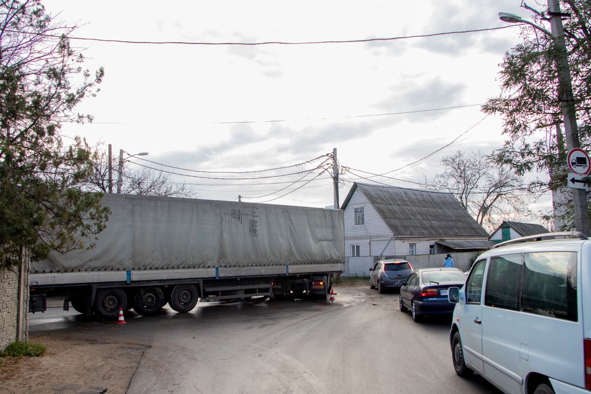 На месте работает регулировщик