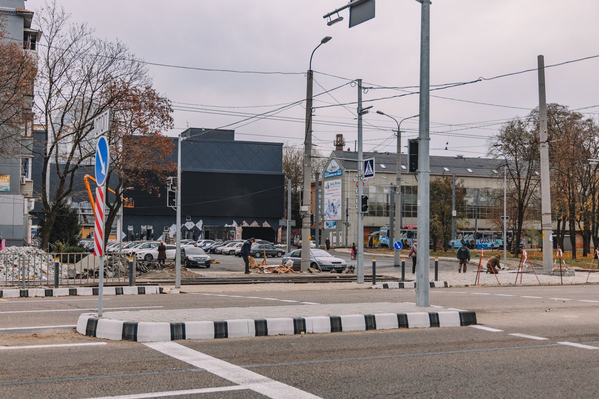 В Днепре на проспекте Гагарина появился еще один островок безопасности 2