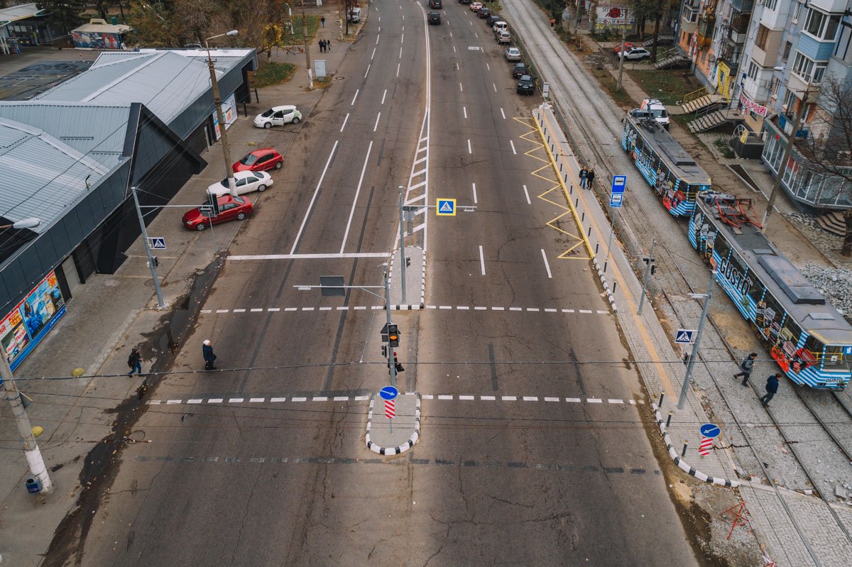 В Днепре на проспекте Гагарина появился еще один островок безопасности 4