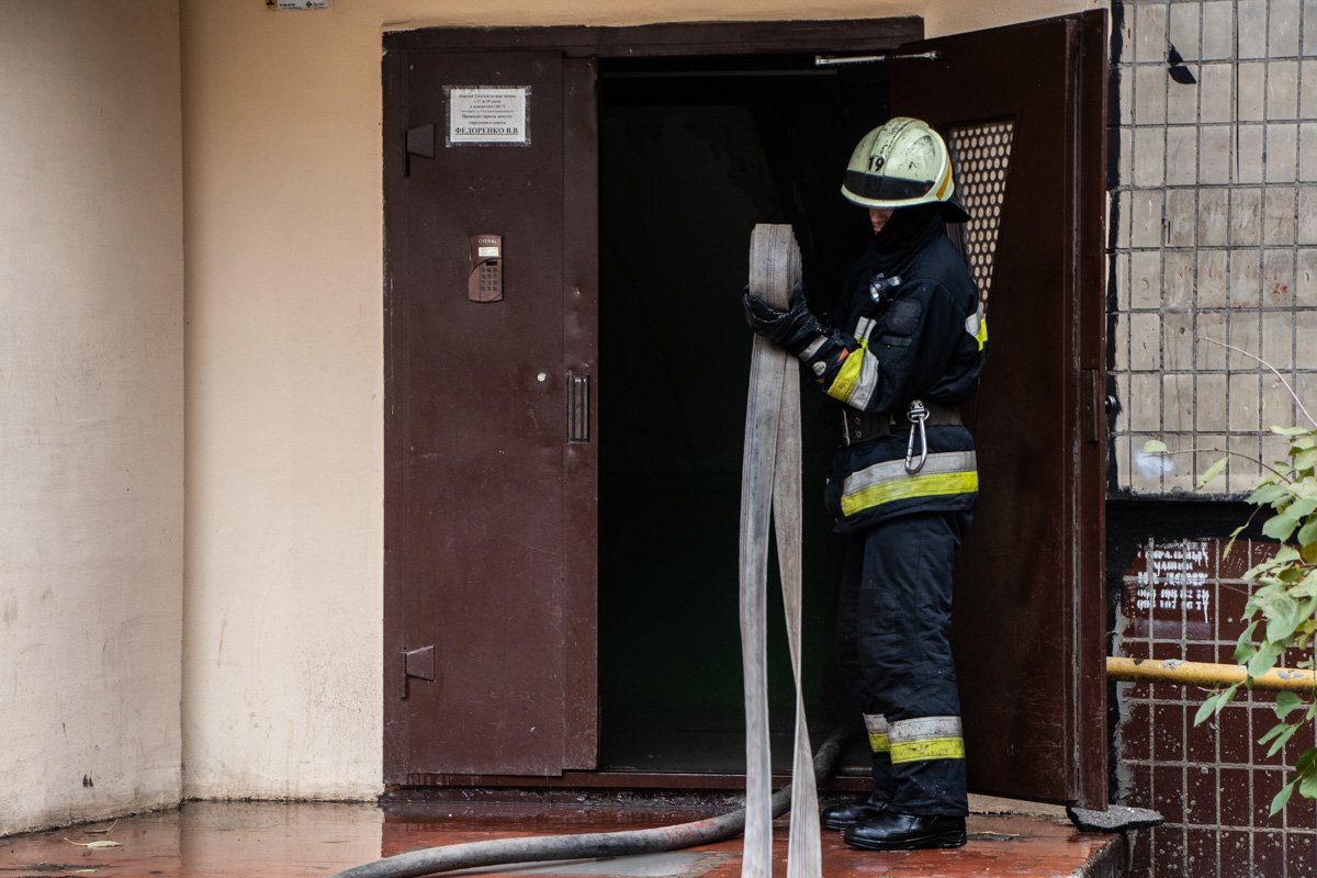 В квартире 9-этажного дома на проспекте Героев вспыхнул пожар