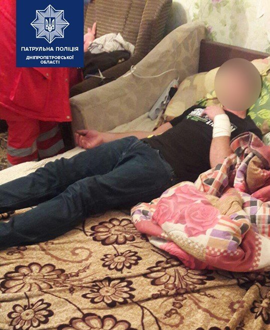 Вероятно, мужчина смог бы закончить начатое, если бы веревка не оборвалась