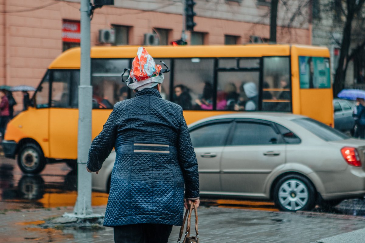 Каждый спасается как может