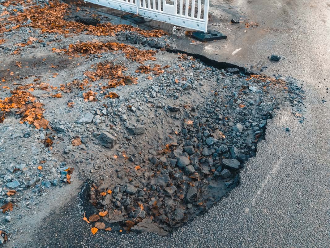 Провал засыпали шлаком