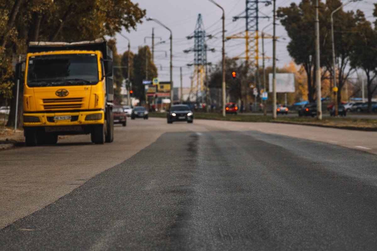 По шоссе курсируют большегрузы