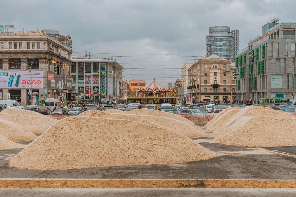 Место работ оградили сеткой, начали проводить подготовительные работы Место работ оградили сеткой, начали проводить подготовительные работы