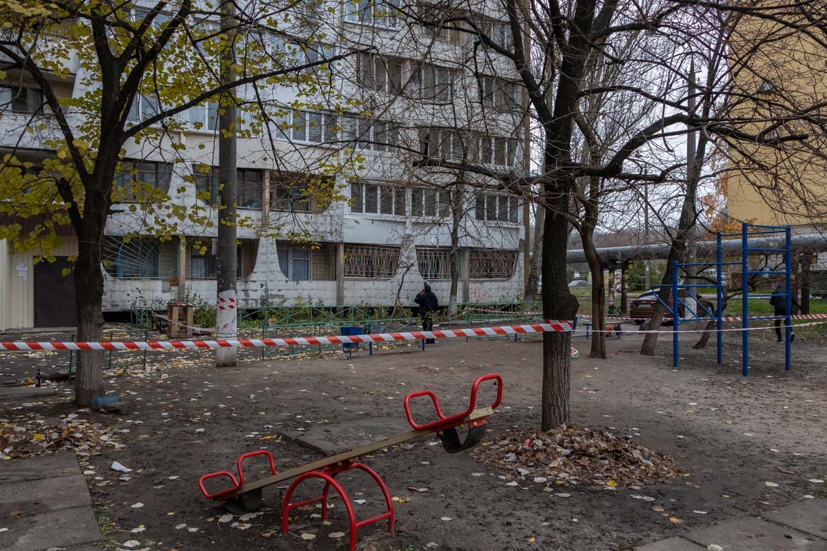 Житель соседнего дома вызвал полицию и скорую Житель соседнего дома вызвал полицию и скорую