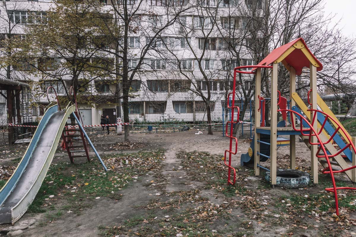 Инцидент вызвал массу любопытства со стороны соседей Инцидент вызвал массу любопытства со стороны соседей