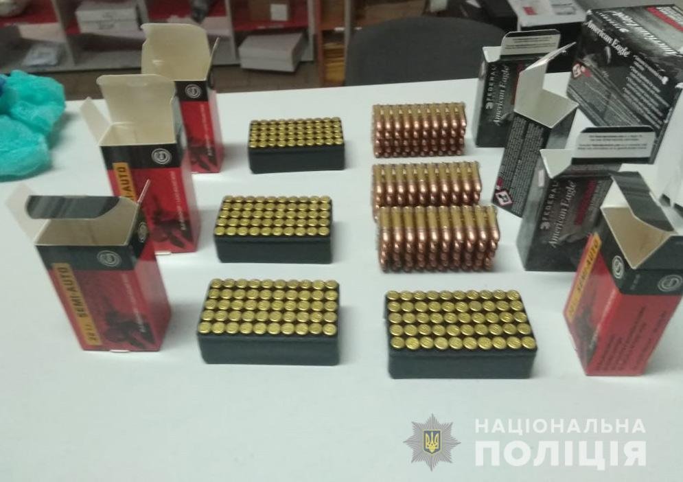 У задержанного изъяли 350 патронов калибра 5,6 мм У задержанного изъяли 350 патронов калибра 5,6 мм