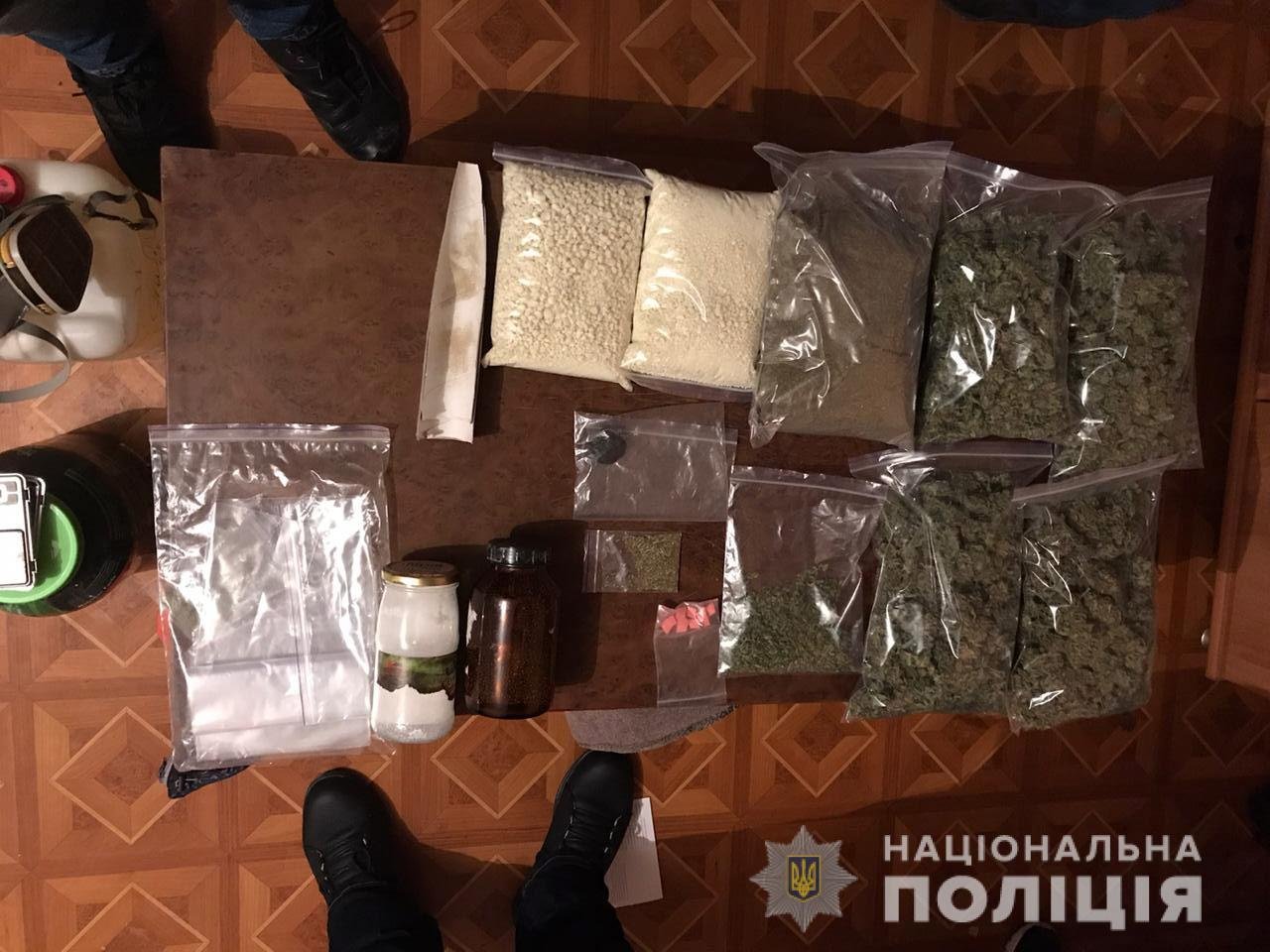 Полицейские изъяли марихуану и метамфетамин стоимостью около 1 миллиона  Полицейские изъяли марихуану и метамфетамин стоимостью около 1 миллиона