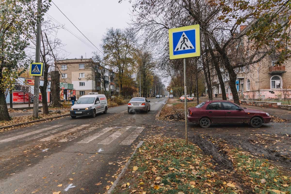 Предварительно, водитель Daewoo выехал на встречку, чтобы объехать "тянучку" перед переходом