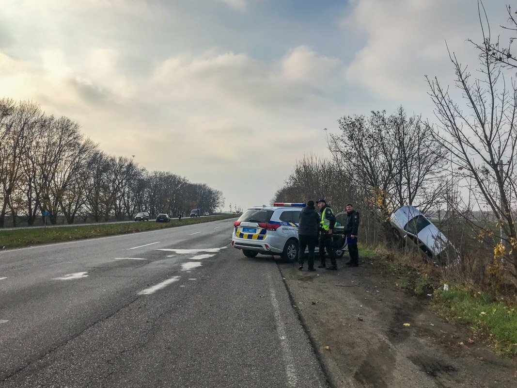 На месте работает экипаж дорожной полиции