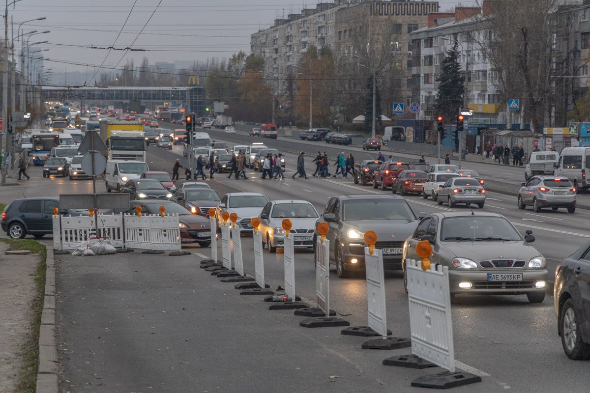 Ежедневно здесь собирается пробка Ежедневно здесь собирается пробка