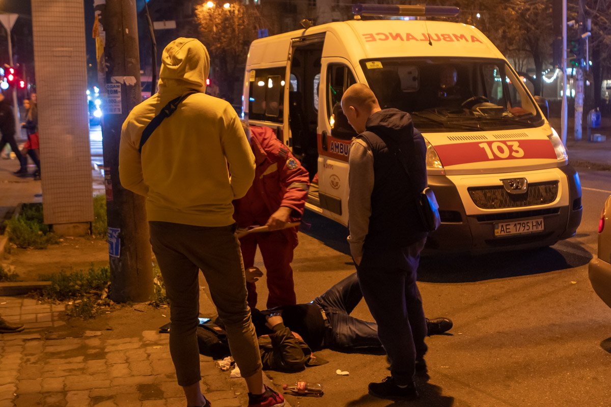 В центре Днепра напротив «Смартс» Daewoo сбил пешехода 3