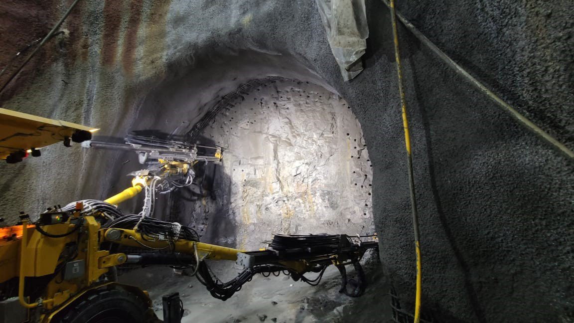 Метро полным ходом строится Метро полным ходом строится