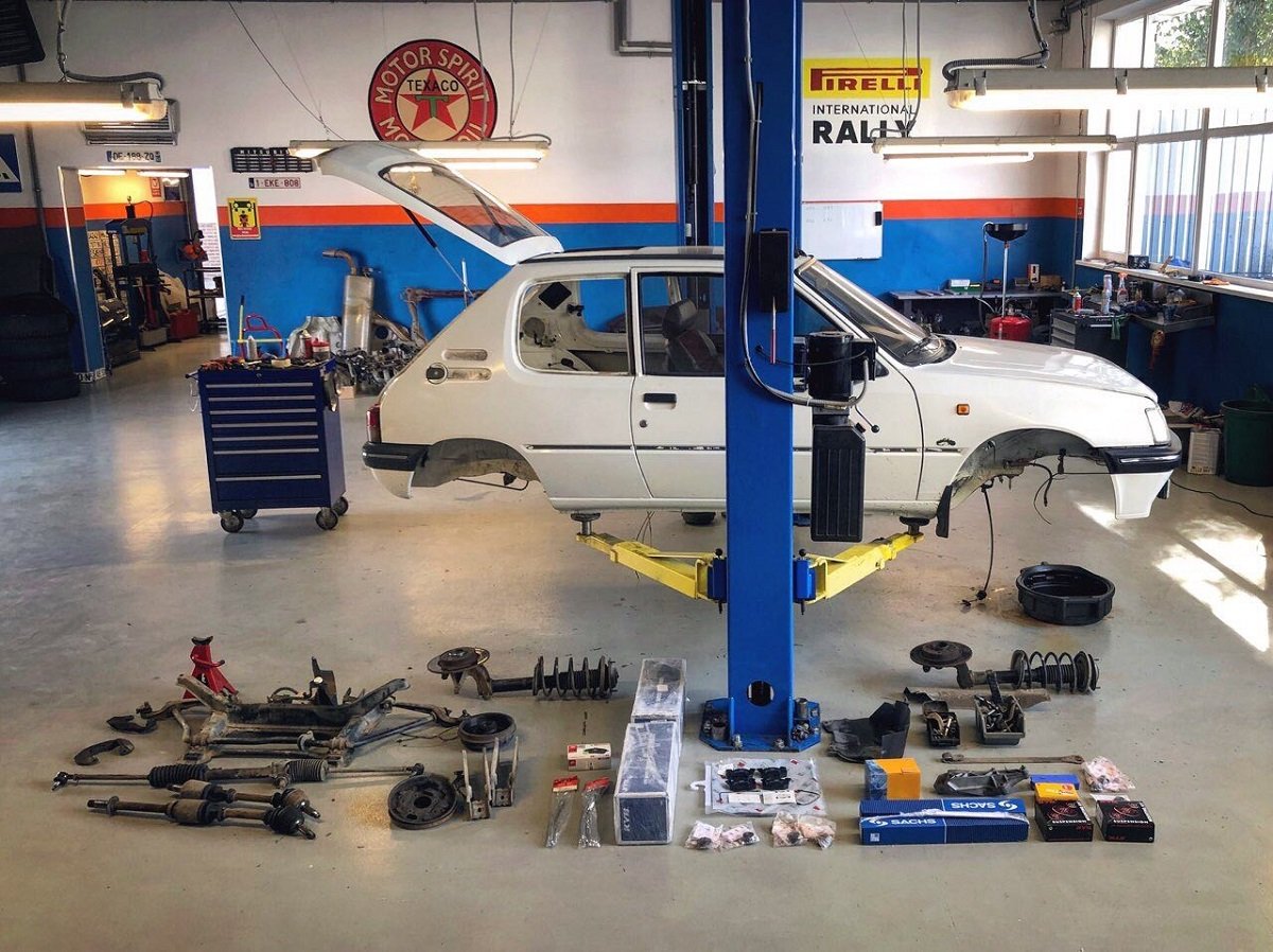 Где в Днепре находится автосервис, непохожий на СТО, - ГАРАЖ 8 ЦИЛИНДРОВ 7