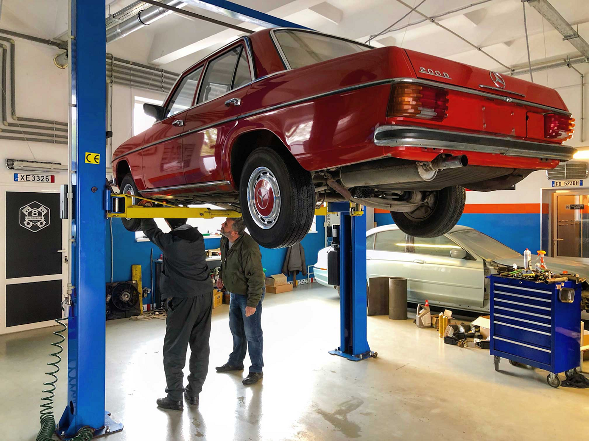 Где в Днепре находится автосервис, непохожий на СТО, - ГАРАЖ 8 ЦИЛИНДРОВ 8