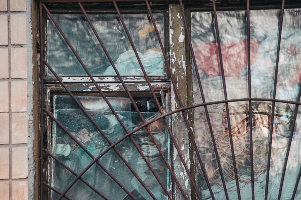 Запах стоит на весь двор Запах стоит на весь двор