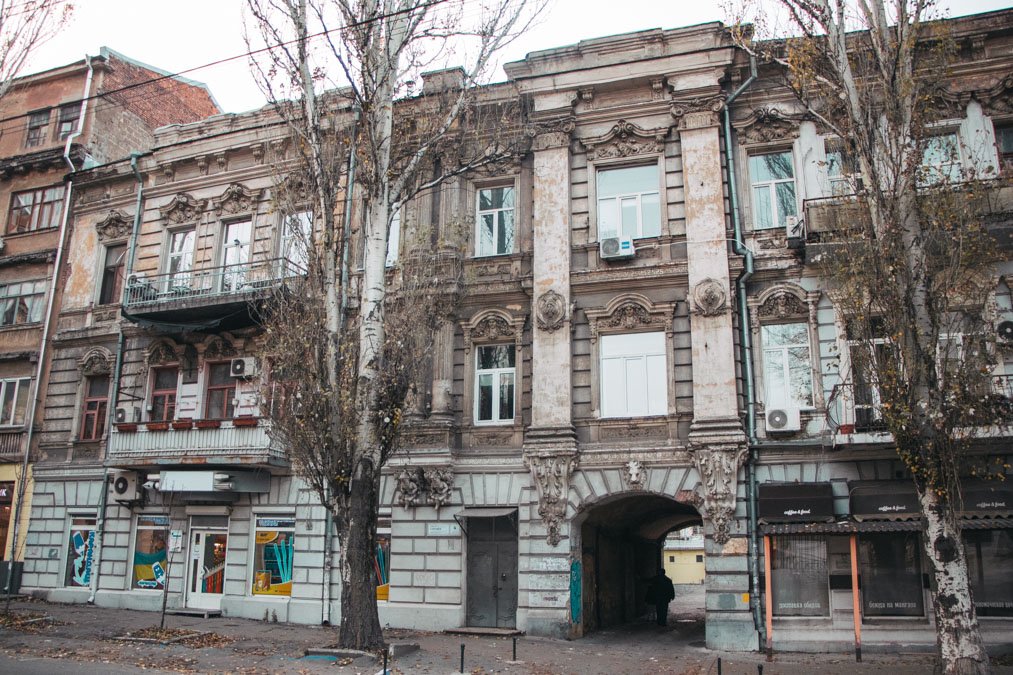 Дом находится на Гончара