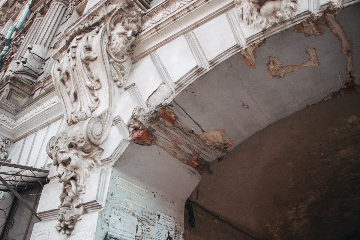 Одна из голов покинула привычное место