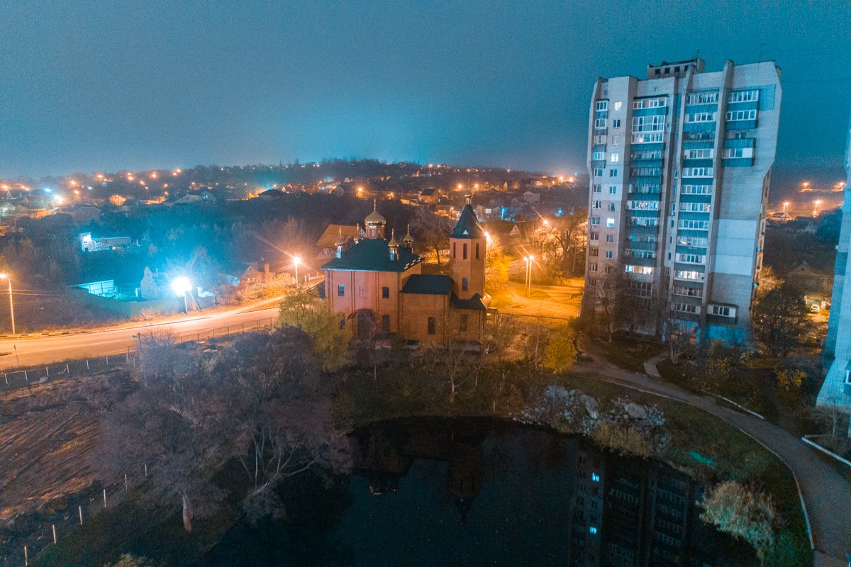 Днепр закрывает глаза: как выглядит таинственное озеро у храма на Победе 4