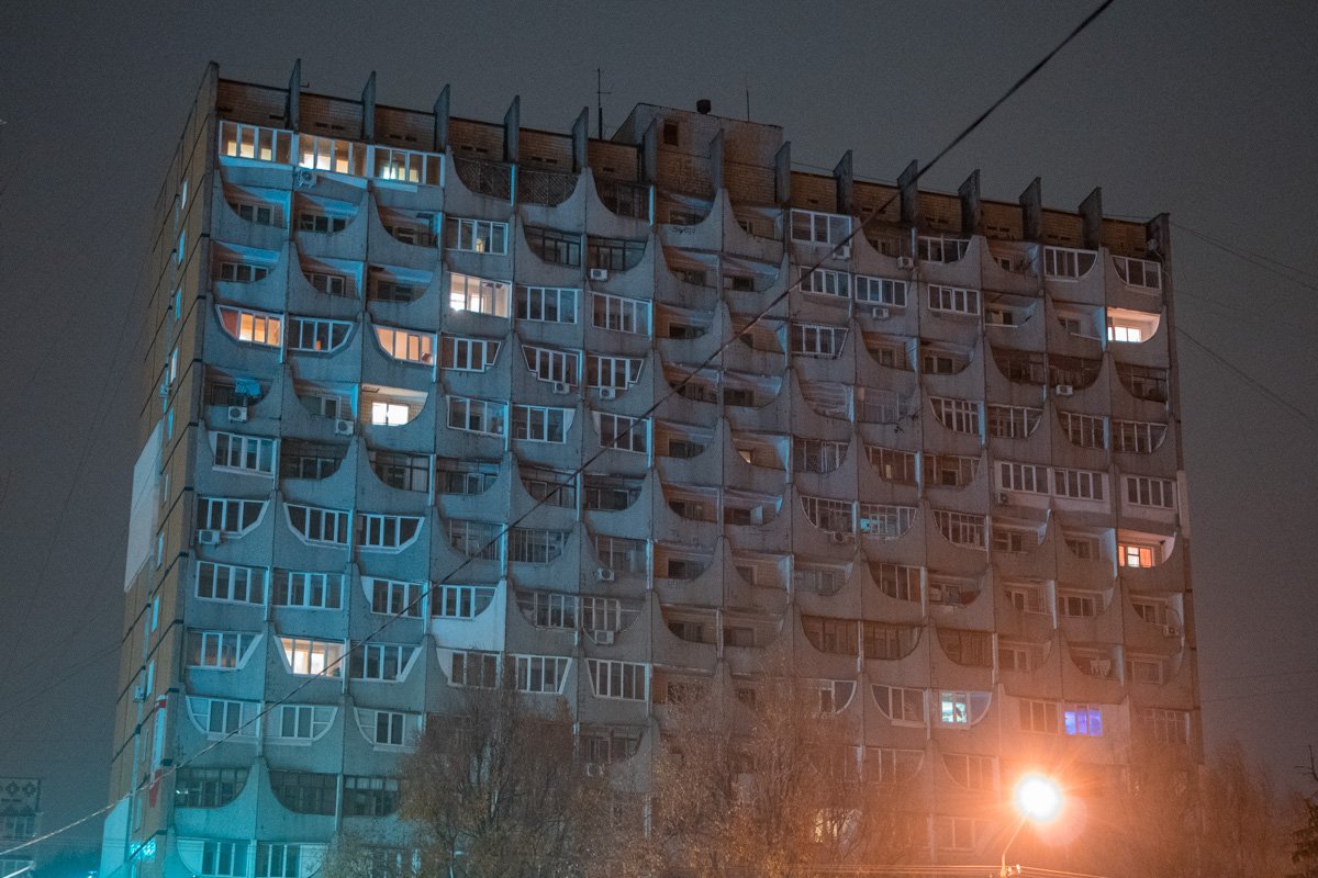 Как выглядит бульвар Славы в Днепре под покрывалом ночи 3