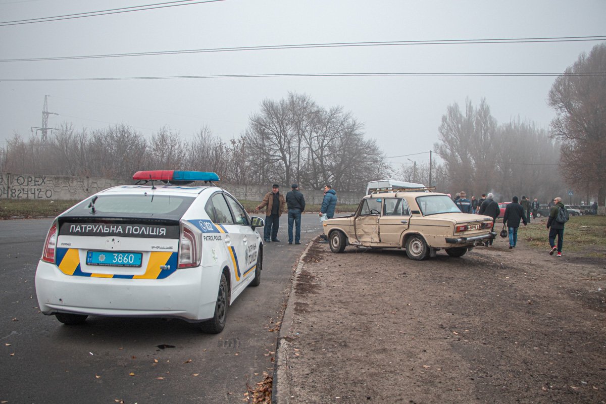 ДТП случилось возле поворота на поселок Мирный ДТП случилось возле поворота на поселок Мирный