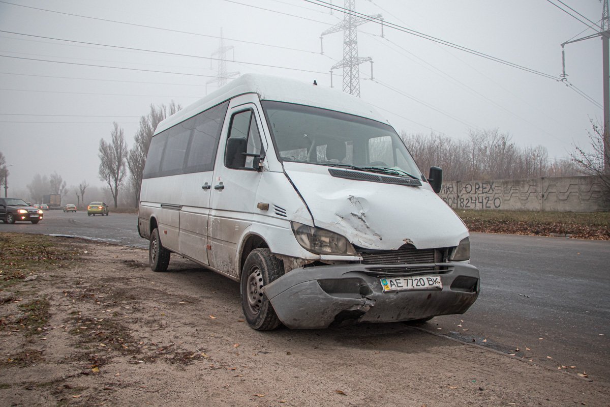 Маршрутка №106 ехала без пассажиров Маршрутка №106 ехала без пассажиров